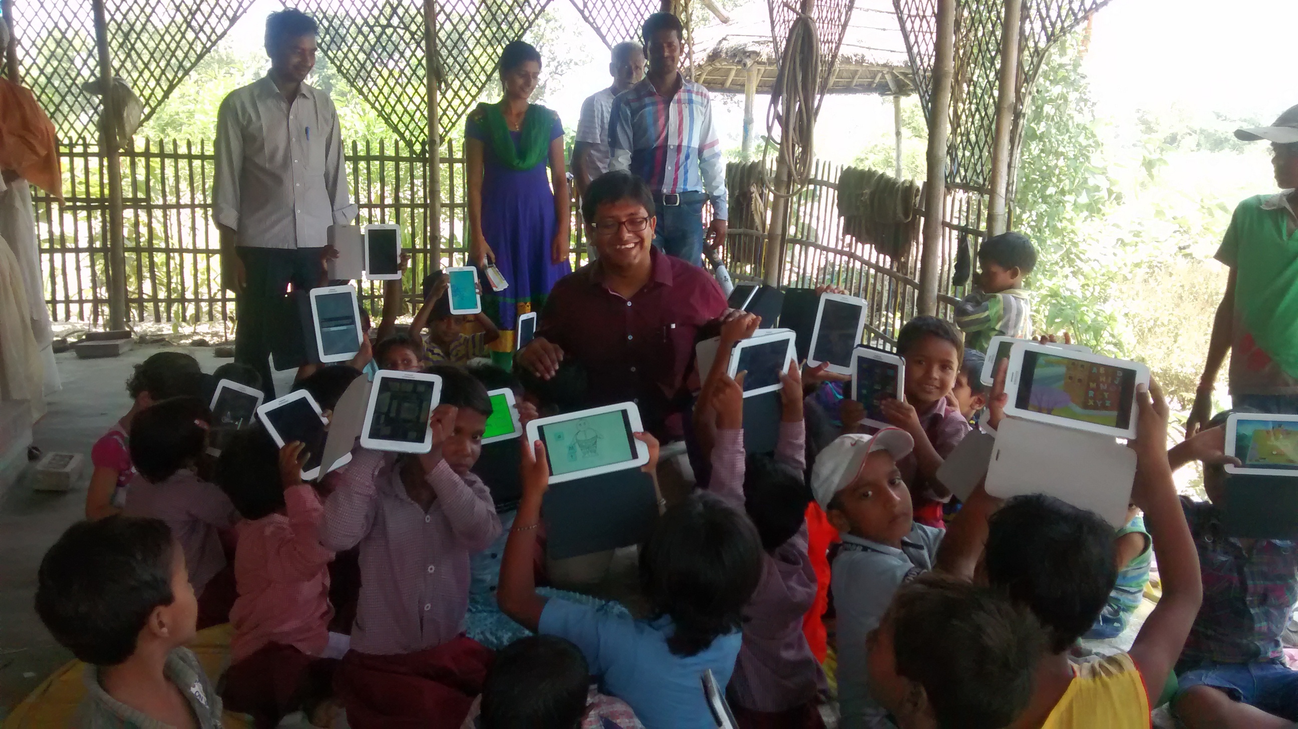 Finally, they are palying with these tablets Finally, they are palying with these tablets