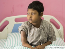 Poor parents need urgent help to save their 9-year-old from cancer