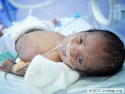 Barber Who Has Not Held His Infant Daughter Even Once Appeals For Help