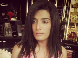 I am fundraising to help Vinita go to Pre-Medical School
