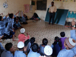 Help children in Mahuva to have books in hand and shape their future