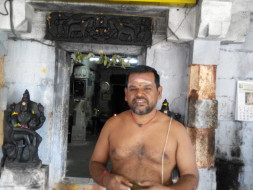 Help a poor sivan temple
purohithar