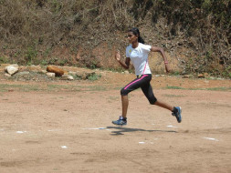 Help This Single Mother's Athlete Daughter Run For India