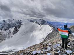 Climbing Mt. Elbrus (5,642 m) to create Awareness against War Crimes