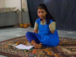 Meet the incredible 12-year-old girl born without arms and one leg