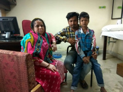 After Their Father's Abandonment, Brother Struggles To Save Fardin