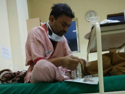 Poor Gulaab suffering from blood cancer (AML) needs help.