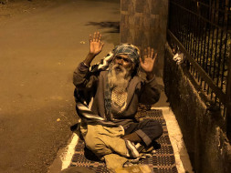 Donate meals to homeless people in Nagpur via The Beggar Project