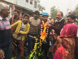 Help Govind in cycling the length and breadth of India