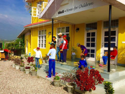 This Woman From Norway Is Caring For Needy Children In India