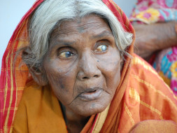 Gift Vision To Thousands Of Blind Needy Elders In Karnataka