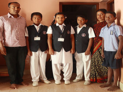Help Manjulamma to support her 4 children's eduction