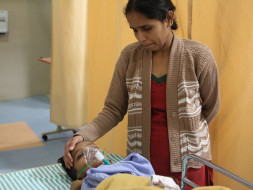 This Father Earns Rs 1000/month But Needs 35 Lakhs To Save His Son