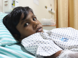 Father Struggles To Save His 7-Year-Old From Cancer On Rs. 200/day