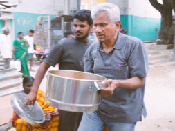 Help Venkatraman Bring IT Meals To Slums In Bangalore