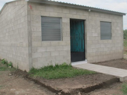 Help Alamelu Build A Home For Herself And Her Children.
