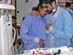 25-Days-Old Extremely Premature Twins Struggle To Breathe, Need Help