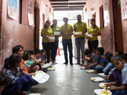 Help Ankit Kawatra provide daily meals for underprivileged kids