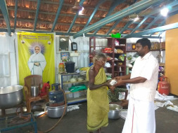 Help Sukumar to feed 250 hungry people everyday