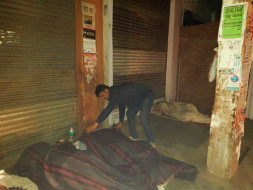 Help Preeti To Distribute Blankets to People Living on Footpaths
