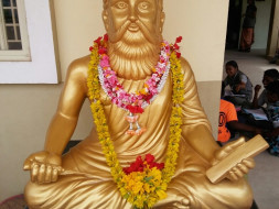 Help Government School Teacher Establish Thiruvalluvar Statue