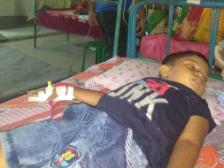 Daily wage Laborer fighting to save his son's life