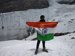 Encourage VARUN to hoist TIRANGA on KILIMANJARO