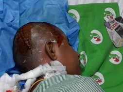 Help 3 Years Old Baby Get Back Her Mother