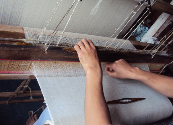 I am participating in Daan Utsav to help Sonaullah to sustain his carpet weaving business and get raw materials