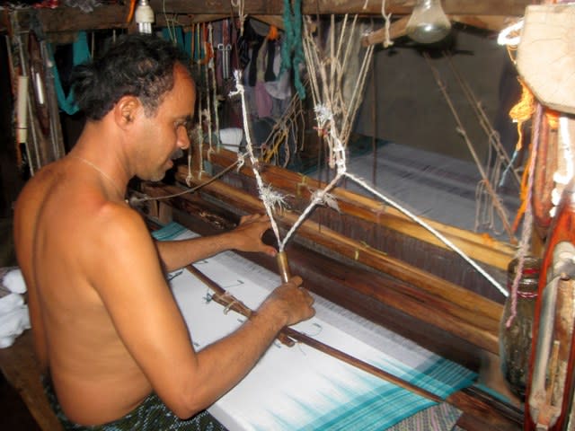 The frame on which the weaver lay his left hand is the reed.