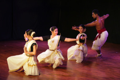 Vyuti's debut performance in March 2016 at Shoonya, Bangalore