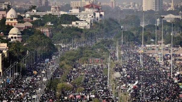 Lakhs of women, kids, men protesting day and night at Marina needsfood