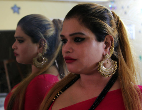 Pinky masi is the guru of Mallika, Aaliya, Khushi and Nikita