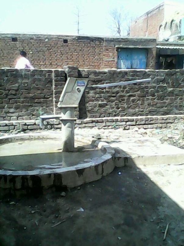 Hand pump