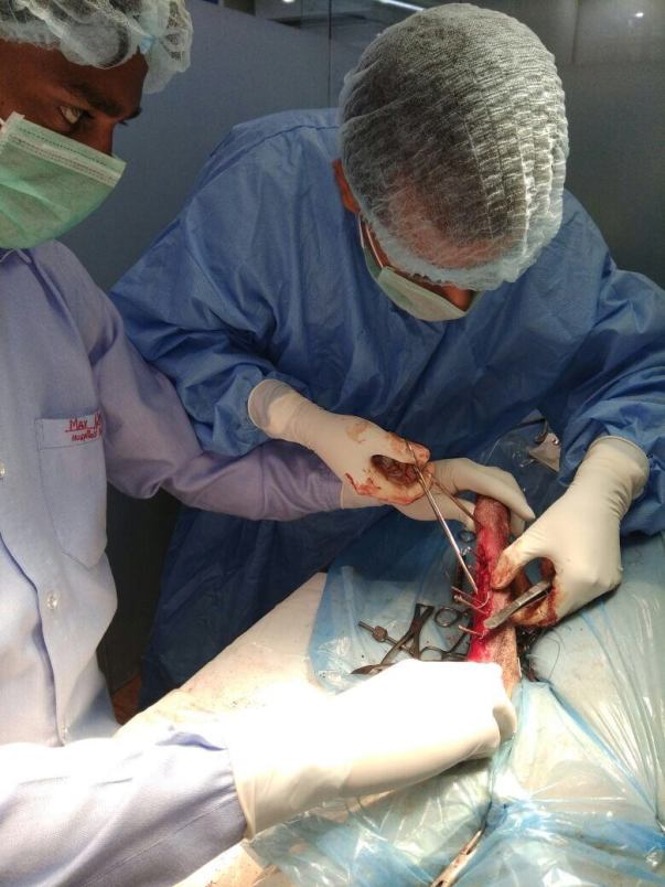 Dr Kunal performing the surgery