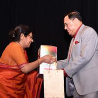 Late Guru Jamuna Krishnan felicitating Justice Ansari