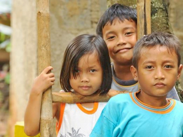 Help Maitri Volunteer To Teach Underprivileged Children In Lombok