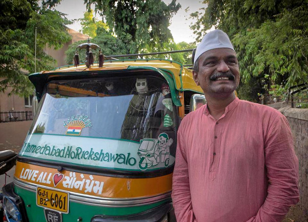 Ahmedabad no Rickshawalo – Personifying “Love All, Serve All”