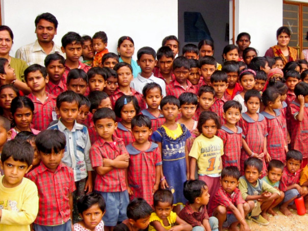 Donate For A School On Wheels - A Bus: "Chalta Firta" School!