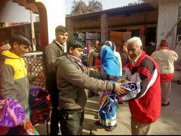 Blanket distribution in Lucknow