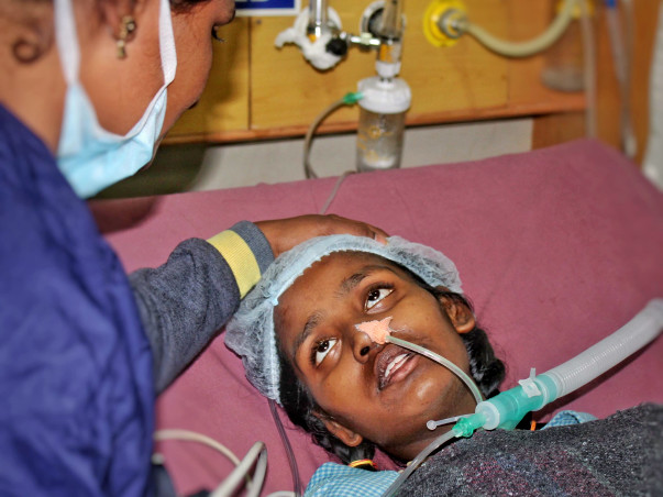 13-Year-Old Became Completely Paralyzed Overnight, Needs Treatment