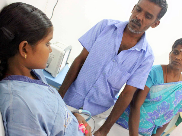 Internal Bleeding In Her Liver Is Killing This Tea Seller's Daughter