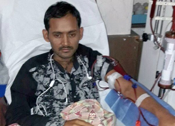 This Daily Wage Worker Wants To Live For His 3-year-old Daughter