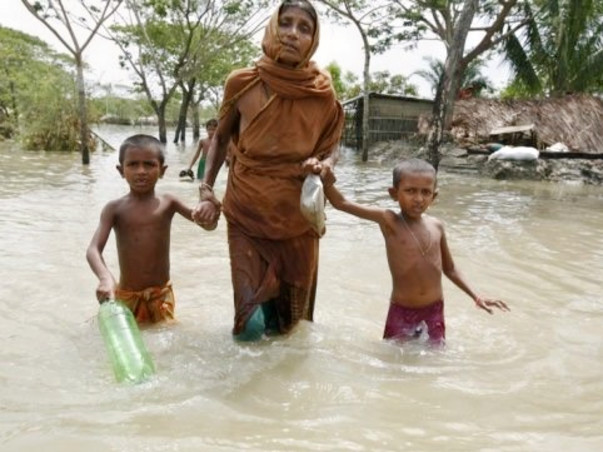 Raising Funds For Flood Affected People Of North Bengal And Bihar