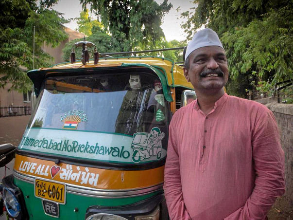 Ahmedabad no Rickshawalo – Personifying “Love All, Serve All”