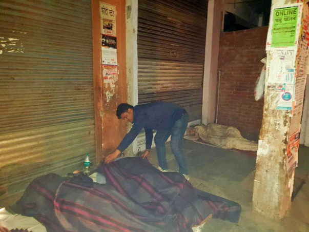 Help Preeti To Distribute Blankets to People Living on Footpaths