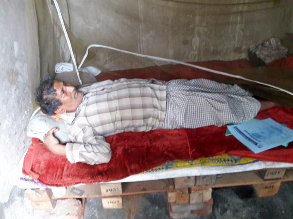 Abandoned by children,help 65 yr. old Ram Jalam fight deadly infection
