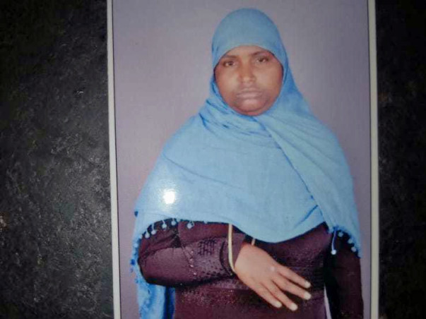 Help Shaheen who Met with An Accident And Injured her Right Hand.