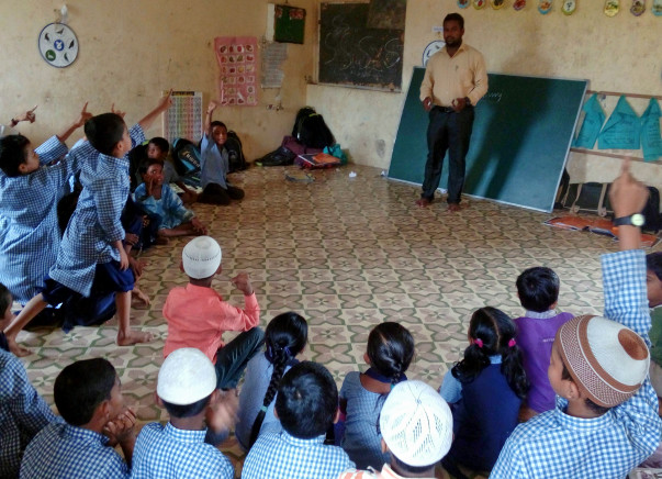 Help children in Mahuva to have books in hand and shape their future