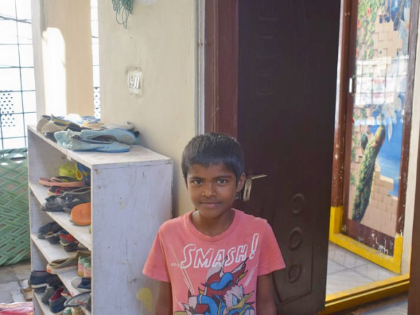 Help these children to get sanitation facilities and a proper floor !